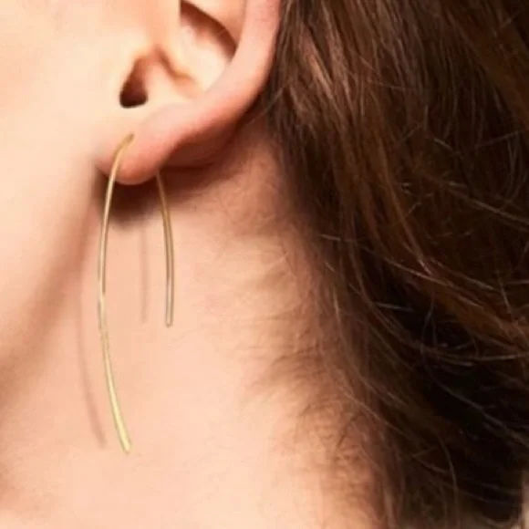 Minimalistic Elegant Gold Arc Earrings - Picture 3 of 4